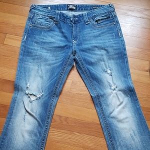 Destroyed jeans